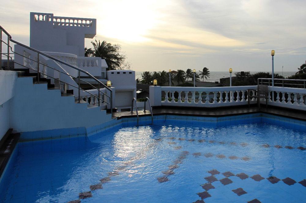 Royal Castle Hotel Negombo Buitenkant foto