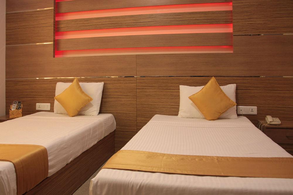 Royal Castle Hotel Negombo Buitenkant foto