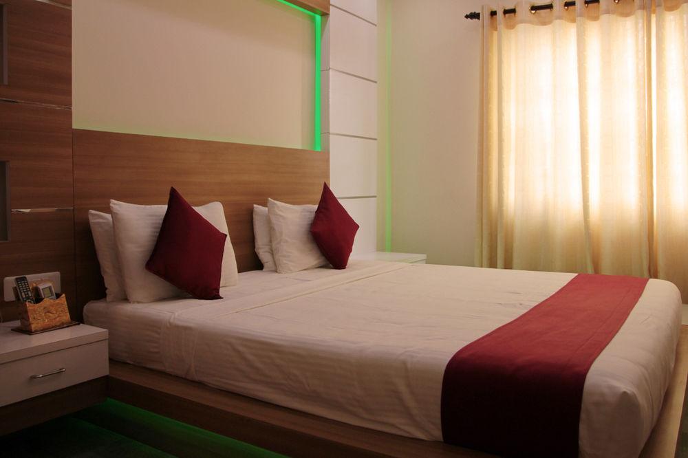 Royal Castle Hotel Negombo Buitenkant foto