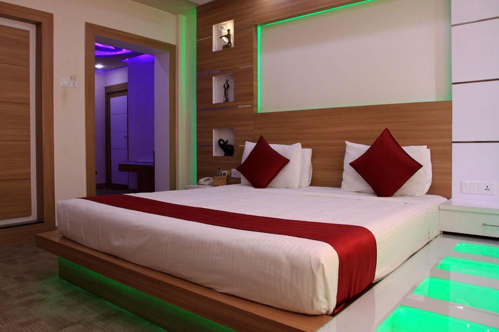 Royal Castle Hotel Negombo Buitenkant foto