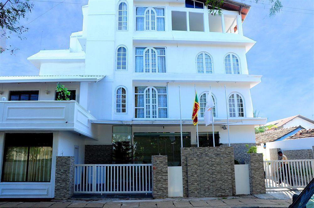 Royal Castle Hotel Negombo Buitenkant foto