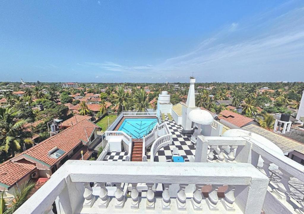 Royal Castle Hotel Negombo Buitenkant foto