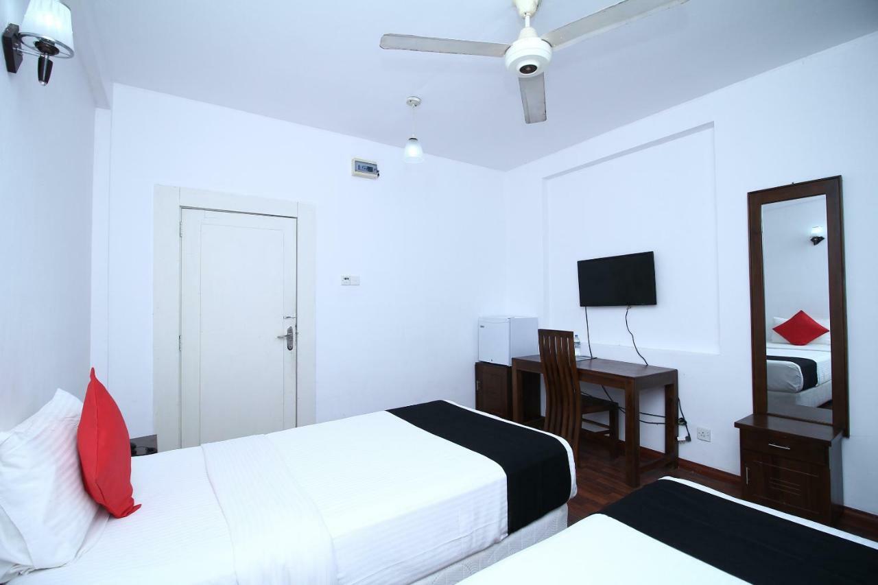 Royal Castle Hotel Negombo Buitenkant foto
