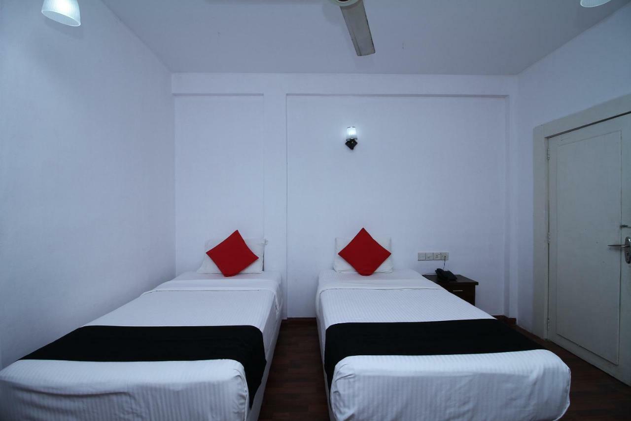 Royal Castle Hotel Negombo Buitenkant foto