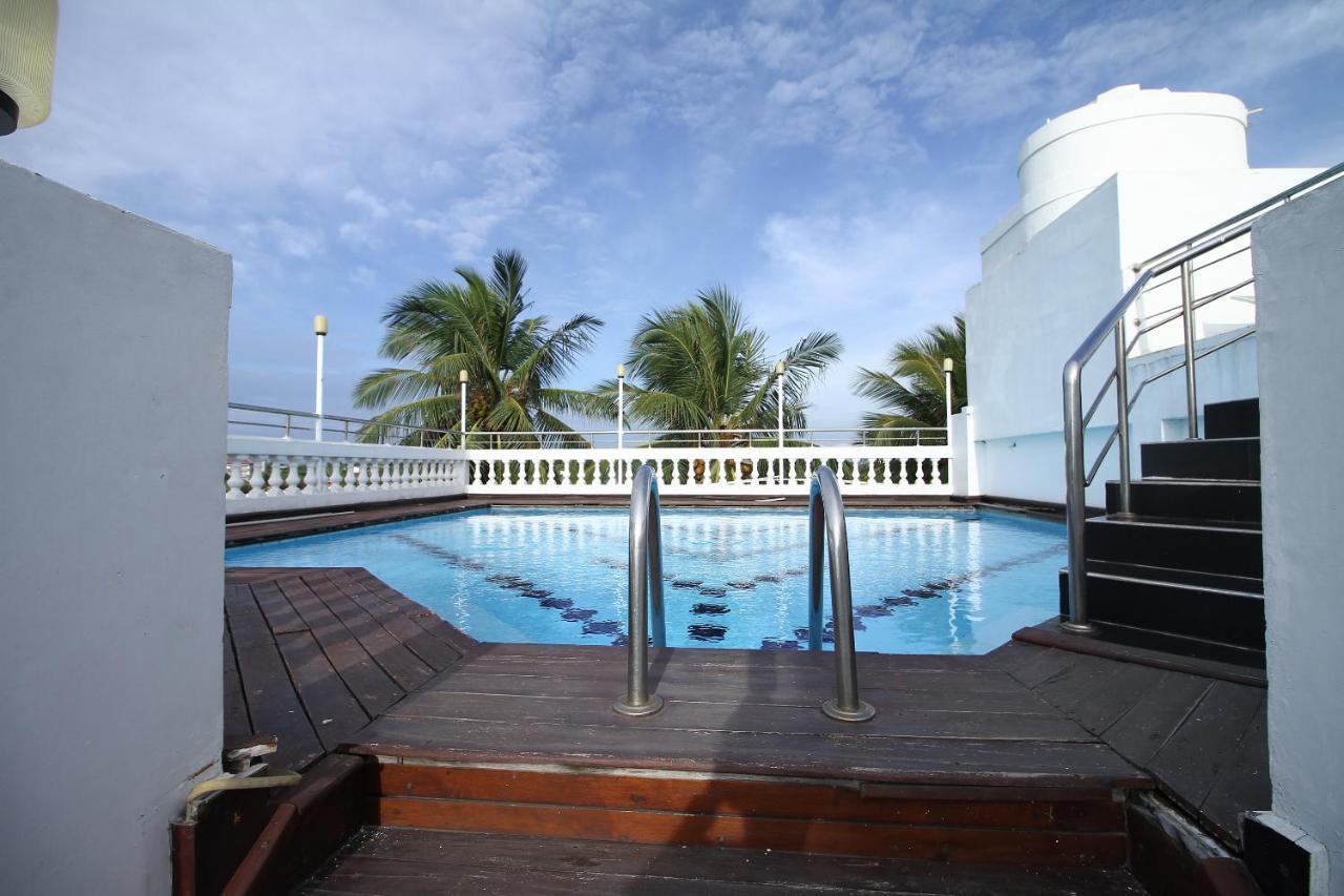 Royal Castle Hotel Negombo Buitenkant foto